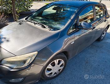 Opel Astra j 1.6 diesel buone condizioni!!