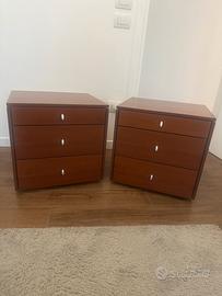 Comodini in color ciliegio