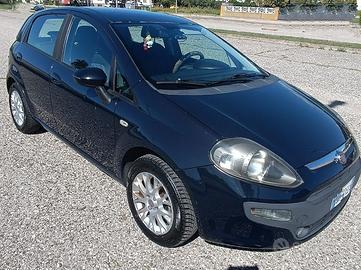 FIAT Punto blu adatta per neopatentati.