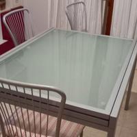 Tavolo in vetro e acciaio più sedie abbinate