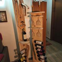 cantina , porta calici ,cavatappi in legno 