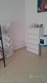 cuccette + materassi..cassettiera con libreria..