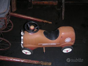 auto giocattolo  radio flyer 9