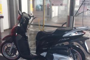 Smembro Honda Sh300i 2007 27.000km