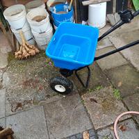 Carrello spargiconcime