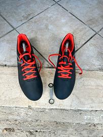 Scarpe da calcio con tacchetti di ferro