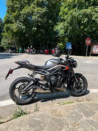 Triumph Street Triple RS 2023 accessoriata