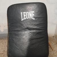 Leone scudo curvo  kick shield sport combattimento