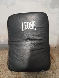 Leone scudo curvo  kick shield sport combattimento