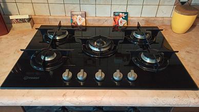 piano Indesit 75x51 cm