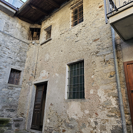 Rustico parzialmente ristrutturato