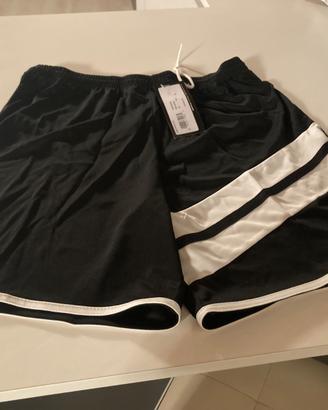 Pantaloncini sportivi nuovi