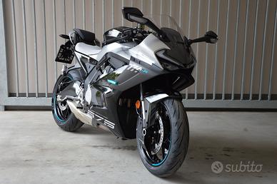 CF MOTO 675 SR-R