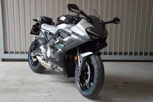 CF MOTO 675 SR-R