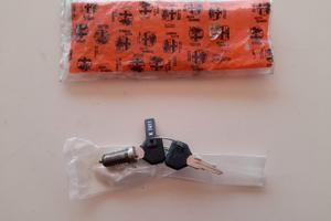 Cilindretto porte e chiavi Alfa Romeo 33/75 NUOVO