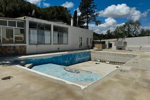 Margine rosso villa da ristrutturare