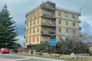 Saponara, pressi casello,3 vani e servizi ottime