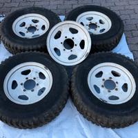 Gomme + cerchi Pajero chiodati