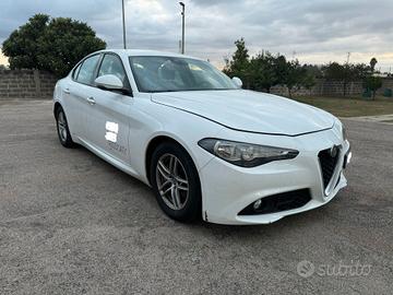 Alfa Romeo Giulia da sistemare