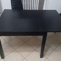 Tavolo allungabile e sedie sedia