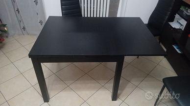 Tavolo allungabile e sedie sedia