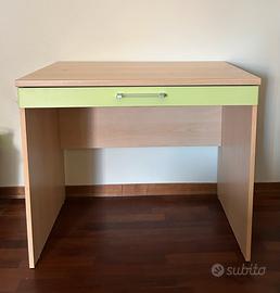 Scrivania con sedia