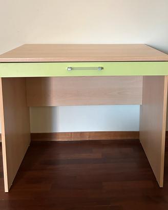 Scrivania con sedia