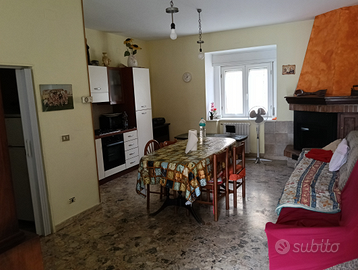 Casa indipendente con 7.000 mq di terreno, fienile