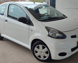 TOYOTA Aygo 1ª serie - 2011