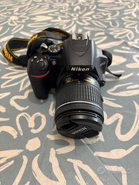 Kit Nikon D3500 + 18-55 mm VR + Scheda SD Lexar 32