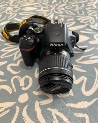 Kit Nikon D3500 + 18-55 mm VR + Scheda SD Lexar 32