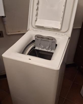 Lavatrice AEG carica dall’alto 5,5 lg di carico