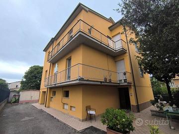 Appartamento di 108 m² con 5 locali e box auto a F