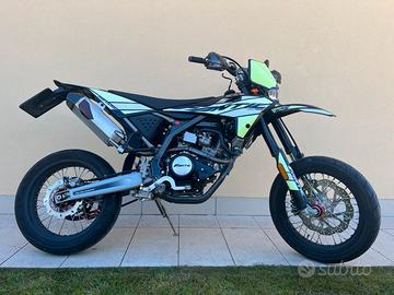 Fantic 125 performance motard