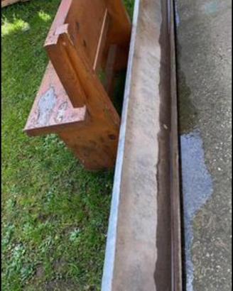 2 porta vasi da balcone in ghisa di oltre 2 metri