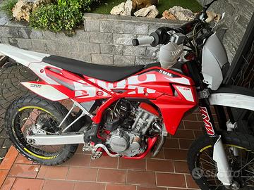 SWM Rs 125 R