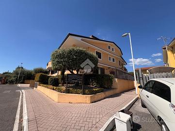3 LOCALI A LARIANO