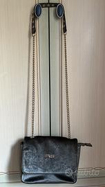 Borsa pikla a tracolla