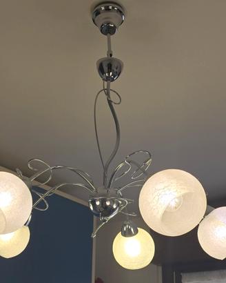 Lampadari moderni cromati con vetri bianchi