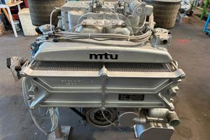 singolo MTU V8-680 HP come nuovo
