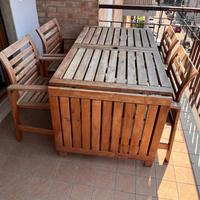 Tavolo e poltrone da giardino