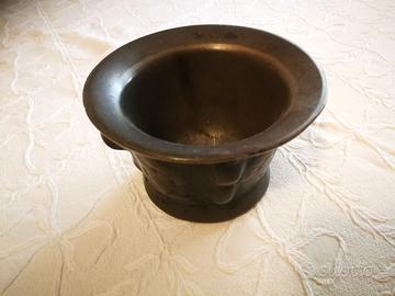 antico mortaio in bronzo