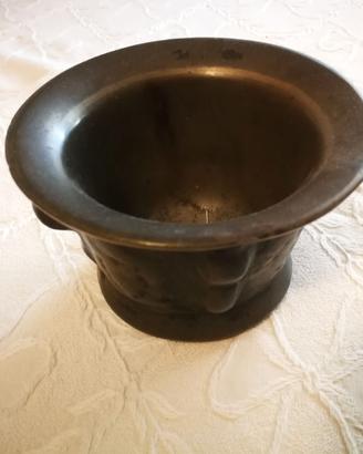 antico mortaio in bronzo