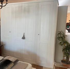 Armadio bianco in legno massello
