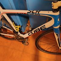 bici da corsa cube