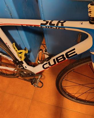 bici da corsa cube