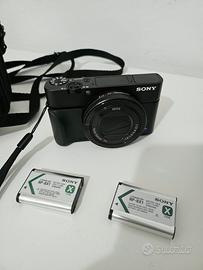 Sony RX100M4 con accessori