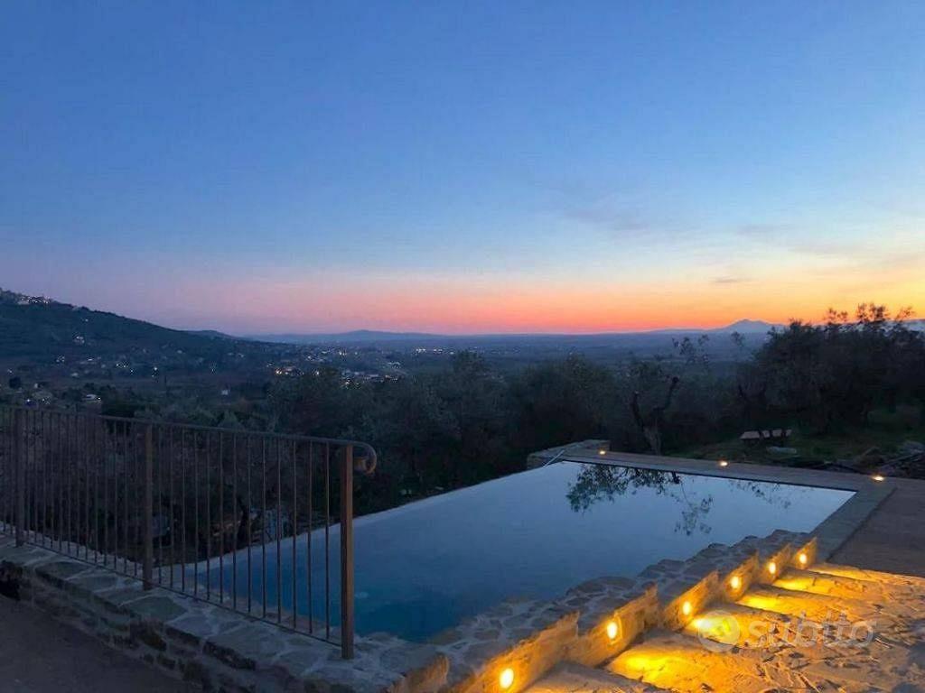 Rustico / Casale di 220 m² con più di 5 locali e b - Altro