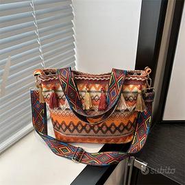 Borsa con Tracolla a Secchiello Chic con Frange