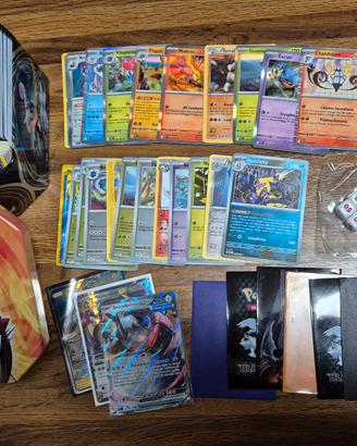 Scatola piena di card Pokemon + Rare + accessori
